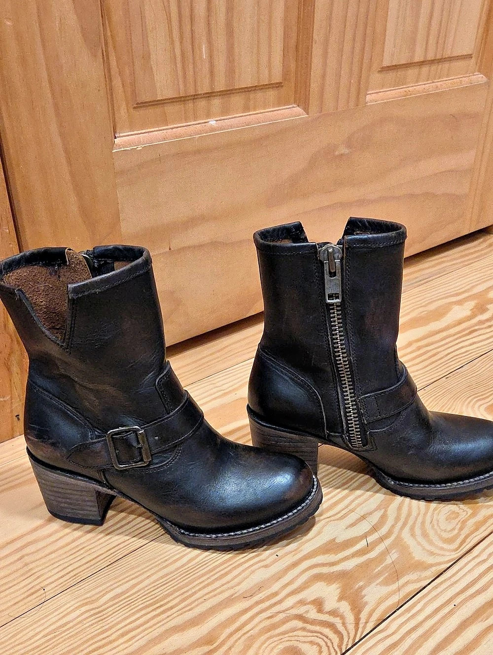 Freebird by Steven Women's Carlito Black Brown Distressed Leather Boots Size 6